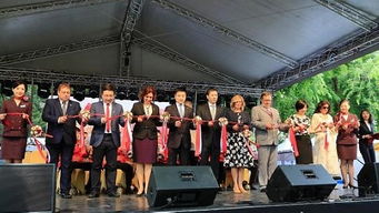 中国旅游文化周在匈牙利举行 上航乘务员礼仪服务展现东方魅力